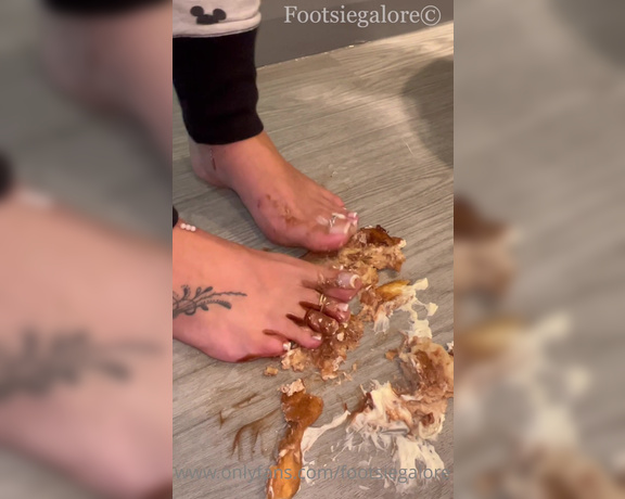 Footsiegalore aka Footsiegalore OnlyFans - Foodie Friday! Squished between my toes and so tasty! Listen to those sounds ASMR