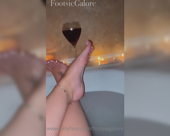 Footsiegalore aka Footsiegalore OnlyFans - Self care Sunday Steaming hot bubble baths are my favourite