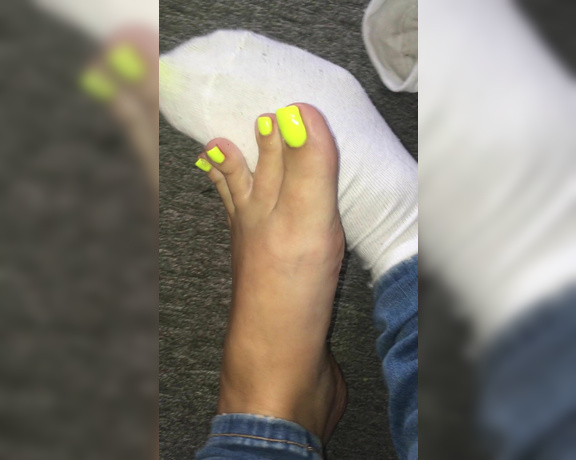 Footsiegalore aka Footsiegalore OnlyFans - Only fans exclusive! Neon yellow nails in a sexy sock removal video after a busy day on my feet