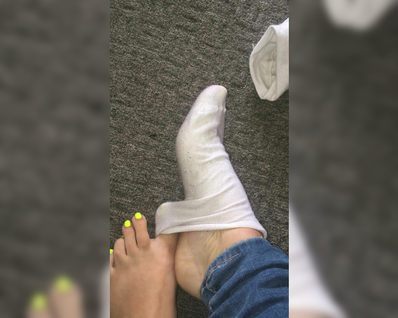 Footsiegalore aka Footsiegalore OnlyFans - Only fans exclusive! Neon yellow nails in a sexy sock removal video after a busy day on my feet