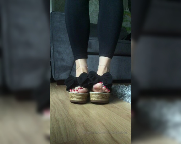 Footsiegalore aka Footsiegalore OnlyFans - Red toes and black bows! I love these cute shoes with red toes