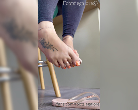 Footsiegalore aka Footsiegalore OnlyFans - I’m so oblivious to you watching, Just sitting here swinging these pretty feet and dangling my flip