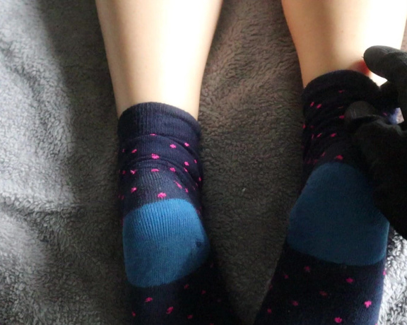 Footsiegalore aka Footsiegalore OnlyFans - Someone’s peeling footsie’s socks off