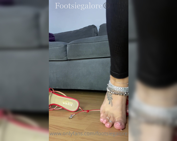 Footsiegalore aka Footsiegalore OnlyFans - Day 20! Jingle bells! You would hear me coming in these