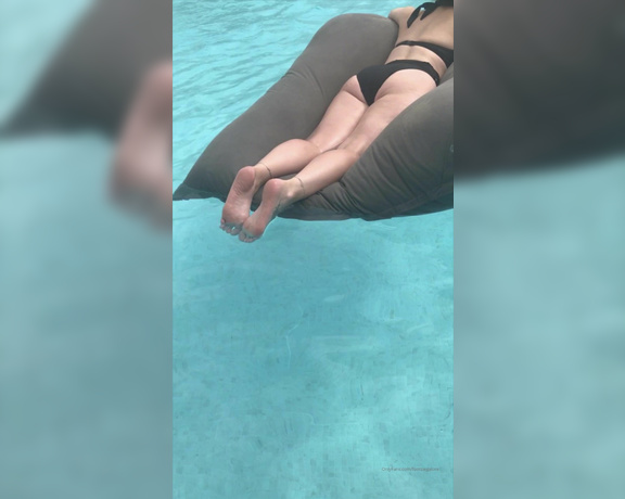 Footsiegalore aka Footsiegalore OnlyFans - Splashing about in the pool! Bikini, booty and soles