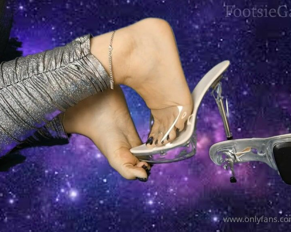Footsiegalore aka Footsiegalore OnlyFans - Serene Sunday take a trip out of this world to Planet Footsie and get lost with me for a while