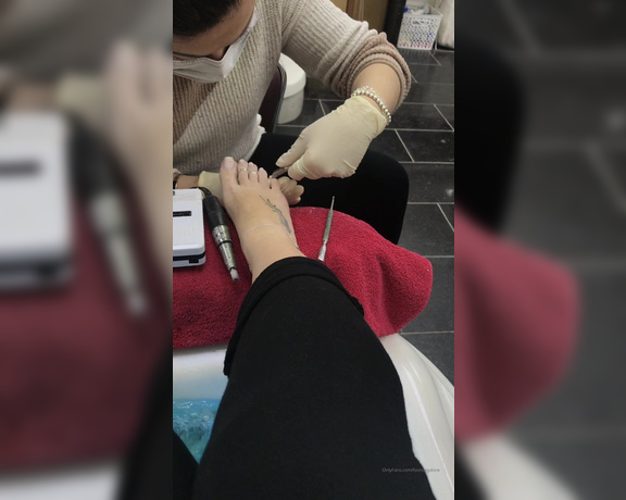 Footsiegalore aka Footsiegalore OnlyFans - Here’s a little video compilation of the first gel pedicure (done by someone else) I’ve ever had!