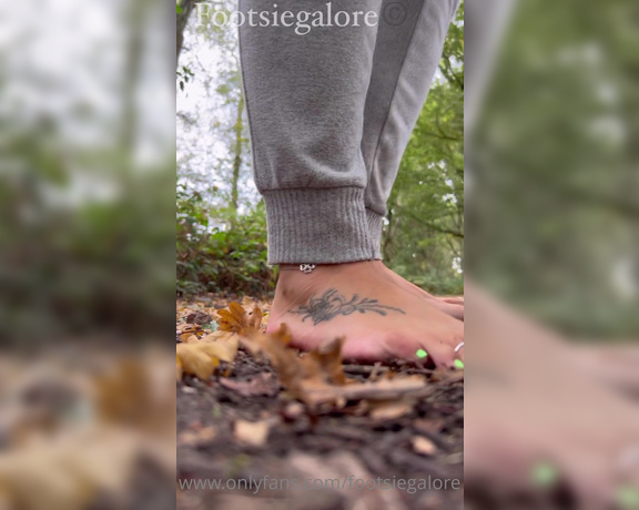 Footsiegalore aka Footsiegalore OnlyFans - Such dirty dirty soles I need some assistance after a barefoot autumn woodland walk