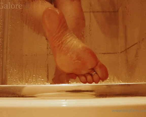 Footsiegalore aka Footsiegalore OnlyFans - Like a fly on my wall watching me while I shower