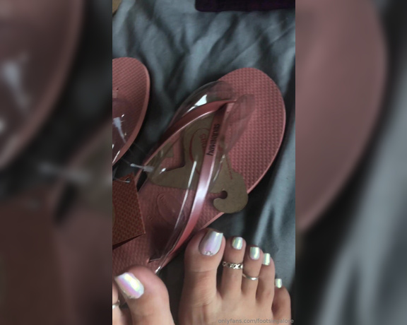 Footsiegalore aka Footsiegalore OnlyFans - Only fans exclusive! Unboxing a new pair of havaianas!!