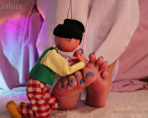 Footsiegalore aka Footsiegalore OnlyFans - My devoted and loving tiny puppet Worshipping and obsessed with his goddess!