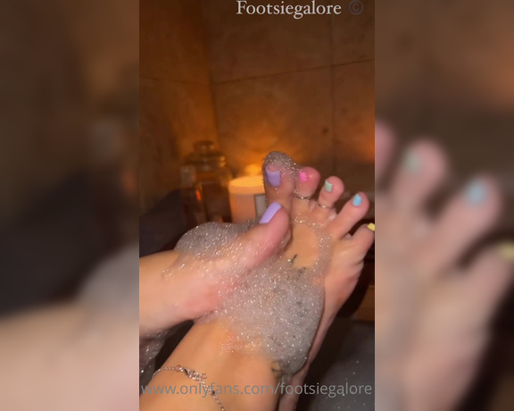 Footsiegalore aka Footsiegalore OnlyFans - Someone needs to kiss my bruise better but while you are there, Soak the stress away with me let
