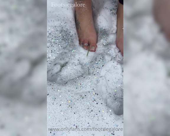 Footsiegalore aka Footsiegalore OnlyFans - Day 13  Reveal Snow Queen listen to the snow crush and melt beneath my sizzling soles  I 1