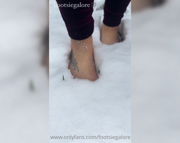 Footsiegalore aka Footsiegalore OnlyFans - Day 13  Reveal Snow Queen listen to the snow crush and melt beneath my sizzling soles  I 1