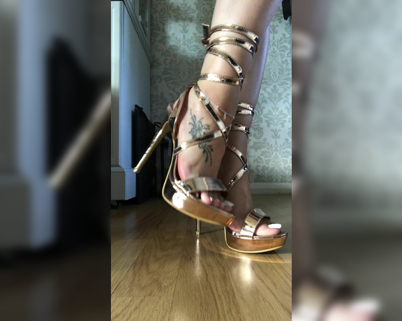 Footsiegalore aka Footsiegalore OnlyFans - Only fans exclusive! Here’s a vid of me showing off my new high heels