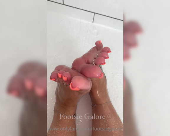 Footsiegalore aka Footsiegalore OnlyFans - Who doesn’t love a shower slo mo! Look at my wrinkles when I arch and scrunch my feet you know the