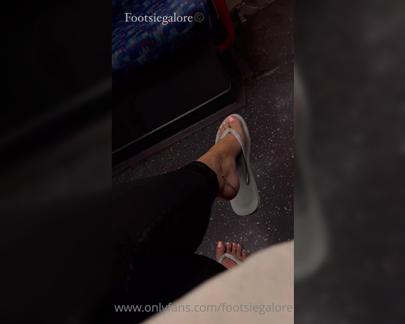 Footsiegalore aka Footsiegalore OnlyFans - A day in the life of Footsie! So I braved the cold in my flip flops on a trip into London today and