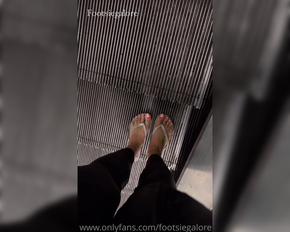 Footsiegalore aka Footsiegalore OnlyFans - A day in the life of Footsie! So I braved the cold in my flip flops on a trip into London today and