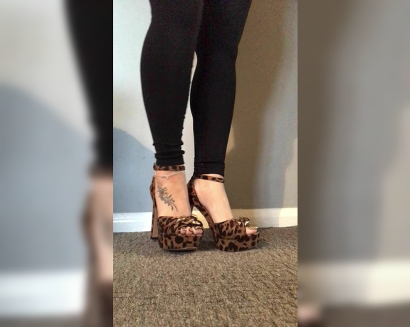 Footsiegalore aka Footsiegalore OnlyFans - Only fans exclusive! Leopard print heels I’m not sure who bought them for me but I love them her