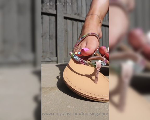 Footsiegalore aka Footsiegalore OnlyFans - Sunday sandals I’m sparkling in them just for you!