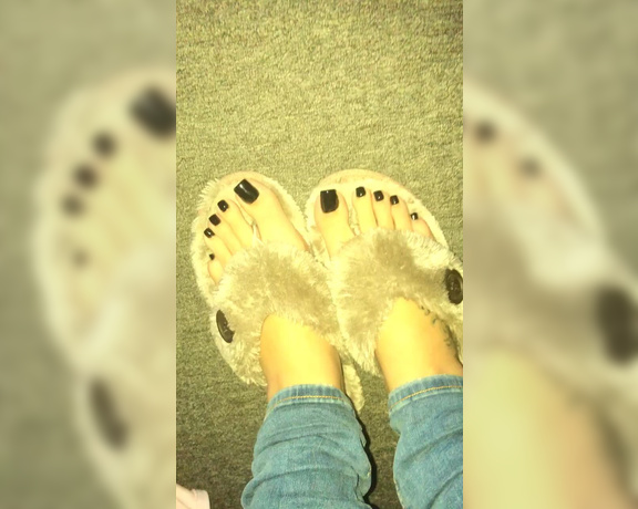 Footsiegalore aka Footsiegalore OnlyFans - Only fans exclusive! So fluffy!! Like heaven on my feet