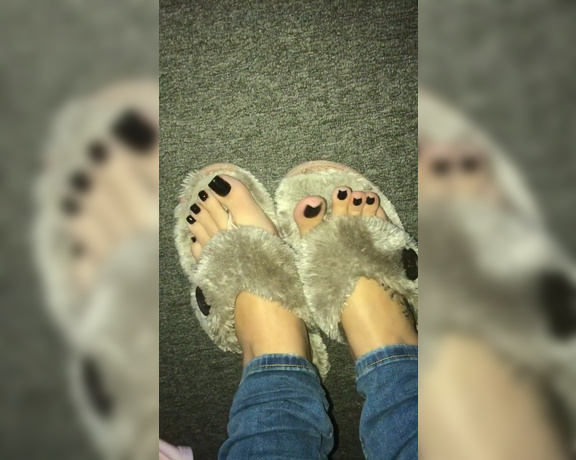 Footsiegalore aka Footsiegalore OnlyFans - Only fans exclusive! So fluffy!! Like heaven on my feet