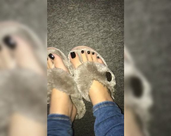 Footsiegalore aka Footsiegalore OnlyFans - Only fans exclusive! So fluffy!! Like heaven on my feet