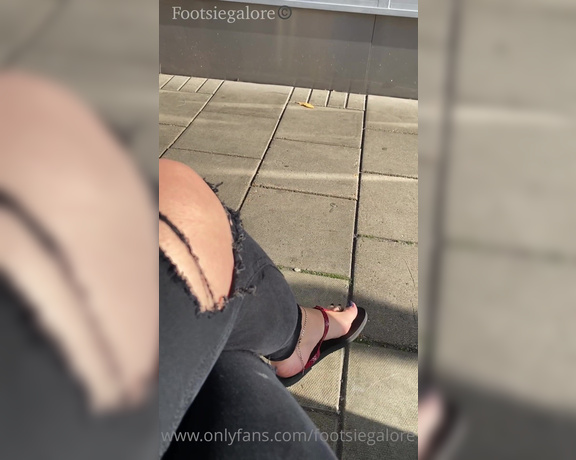 Footsiegalore aka Footsiegalore OnlyFans - Waiting for the bus and people watching Do you think anyone was watching