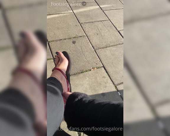 Footsiegalore aka Footsiegalore OnlyFans - Waiting for the bus and people watching Do you think anyone was watching