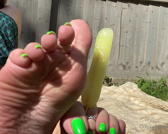 Footsiegalore aka Footsiegalore OnlyFans - Friday Footsie pop this tastes so good, you know you want to lick