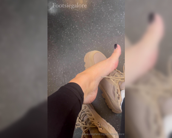 Footsiegalore aka Footsiegalore OnlyFans - Airing out my hot sweaty feet on the train, having to wear boots and thick socks makes my feet too