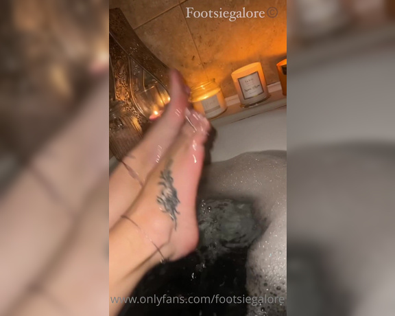 Footsiegalore aka Footsiegalore OnlyFans - Day 4 reveal! Bath time sexiness just need someone to bathe me and spoil my body with all the love