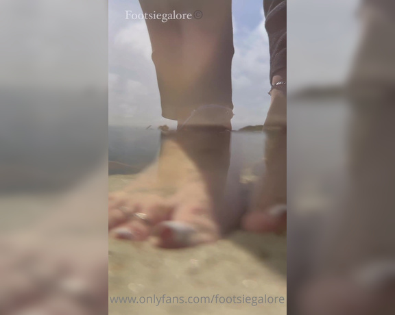 Footsiegalore aka Footsiegalore OnlyFans - Come for a walk with me watch out I might dunk you so you can see me underwater
