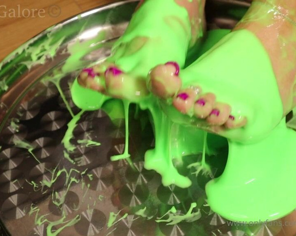 Footsiegalore aka Footsiegalore OnlyFans - Slime my sexy feet FOOT ASMR video