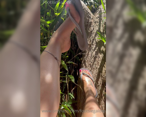 Footsiegalore aka Footsiegalore OnlyFans - I giving you dangling and wrinkled soles alongside glistening legs although I wish this location