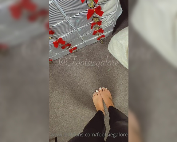 Footsiegalore aka Footsiegalore OnlyFans - FOOTSIE ADVENT TEASER DAY 6