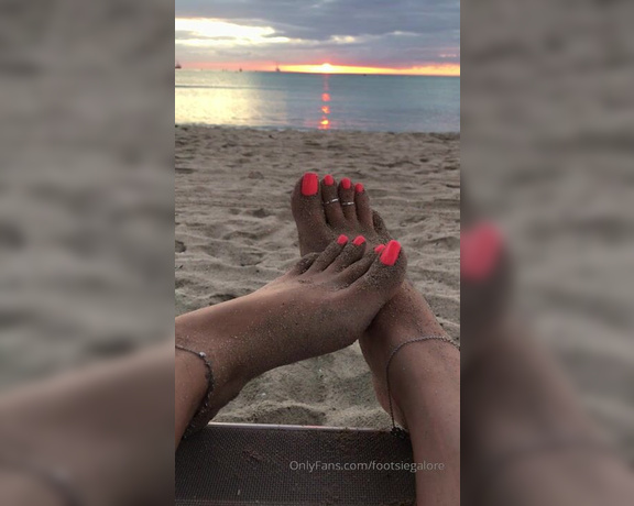 Footsiegalore aka Footsiegalore OnlyFans - I’ve never watched the sunrise from a beach before! It was breathtaking obvs captured the moment