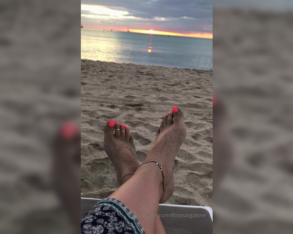 Footsiegalore aka Footsiegalore OnlyFans - I’ve never watched the sunrise from a beach before! It was breathtaking obvs captured the moment