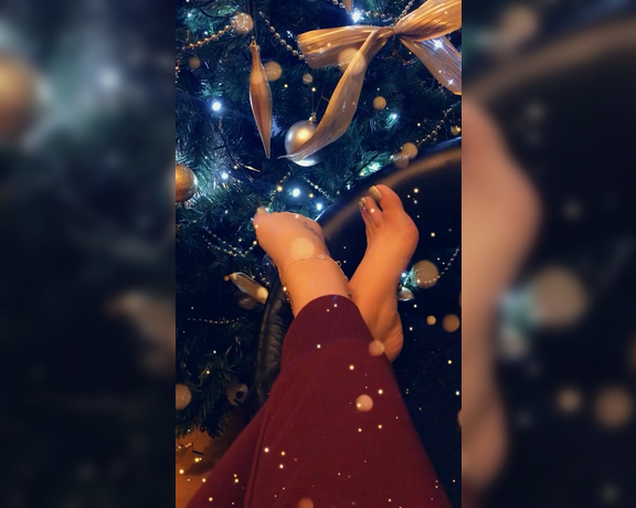 Footsiegalore aka Footsiegalore OnlyFans - Hey my only fans! Sorry for being quiet xmas has been so fun but busy! Here’s a lil vid for you all