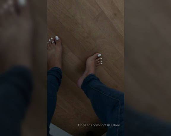 Footsiegalore aka Footsiegalore OnlyFans - As requested a bit more white toes and jeans