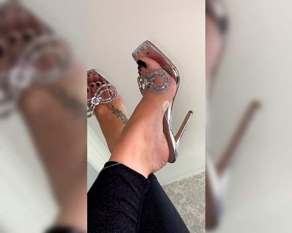 Footsiegalore aka Footsiegalore OnlyFans - Dazzling you with these heels 2