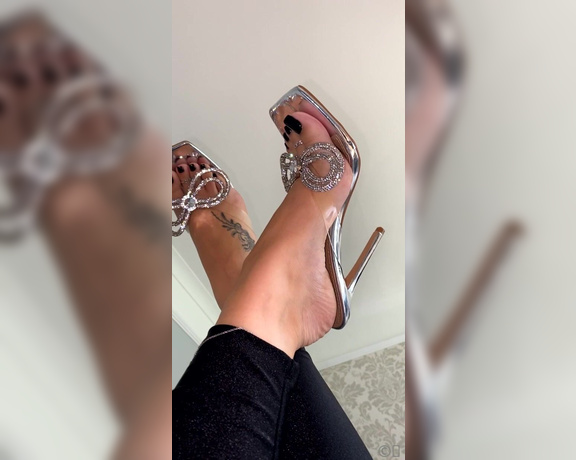 Footsiegalore aka Footsiegalore OnlyFans - Dazzling you with these heels 2