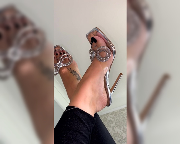 Footsiegalore aka Footsiegalore OnlyFans - Dazzling you with these heels 2