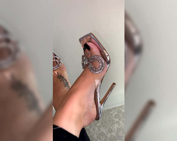 Footsiegalore aka Footsiegalore OnlyFans - Dazzling you with these heels 2