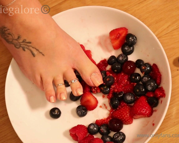 Footsiegalore aka Footsiegalore OnlyFans - It’s time to taste the most delicious, satisfying , mouth watering smoothie you have ever had! Prepa