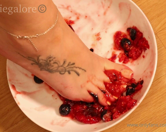 Footsiegalore aka Footsiegalore OnlyFans - It’s time to taste the most delicious, satisfying , mouth watering smoothie you have ever had! Prepa