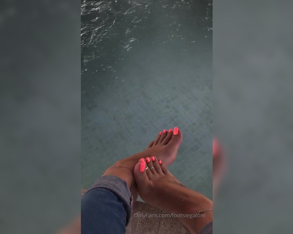 Footsiegalore aka Footsiegalore OnlyFans - Sitting by this pool was heavenly soggy tootsies in t straps video