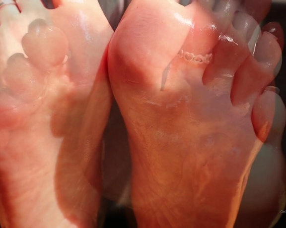 Footsiegalore aka Footsiegalore OnlyFans - Oily soles and toes video you will see how they got so oily on tomorrow’s video