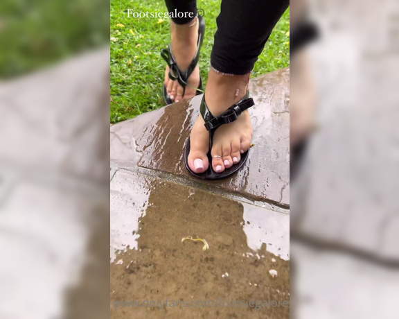 Footsiegalore aka Footsiegalore OnlyFans - Got caught out on the rain In my flip flops!! These were so slippery my feet just kept slipping out