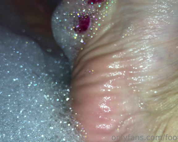 Footsiegalore aka Footsiegalore OnlyFans - Only fans exclusive! 4K close up wet soles bath vid